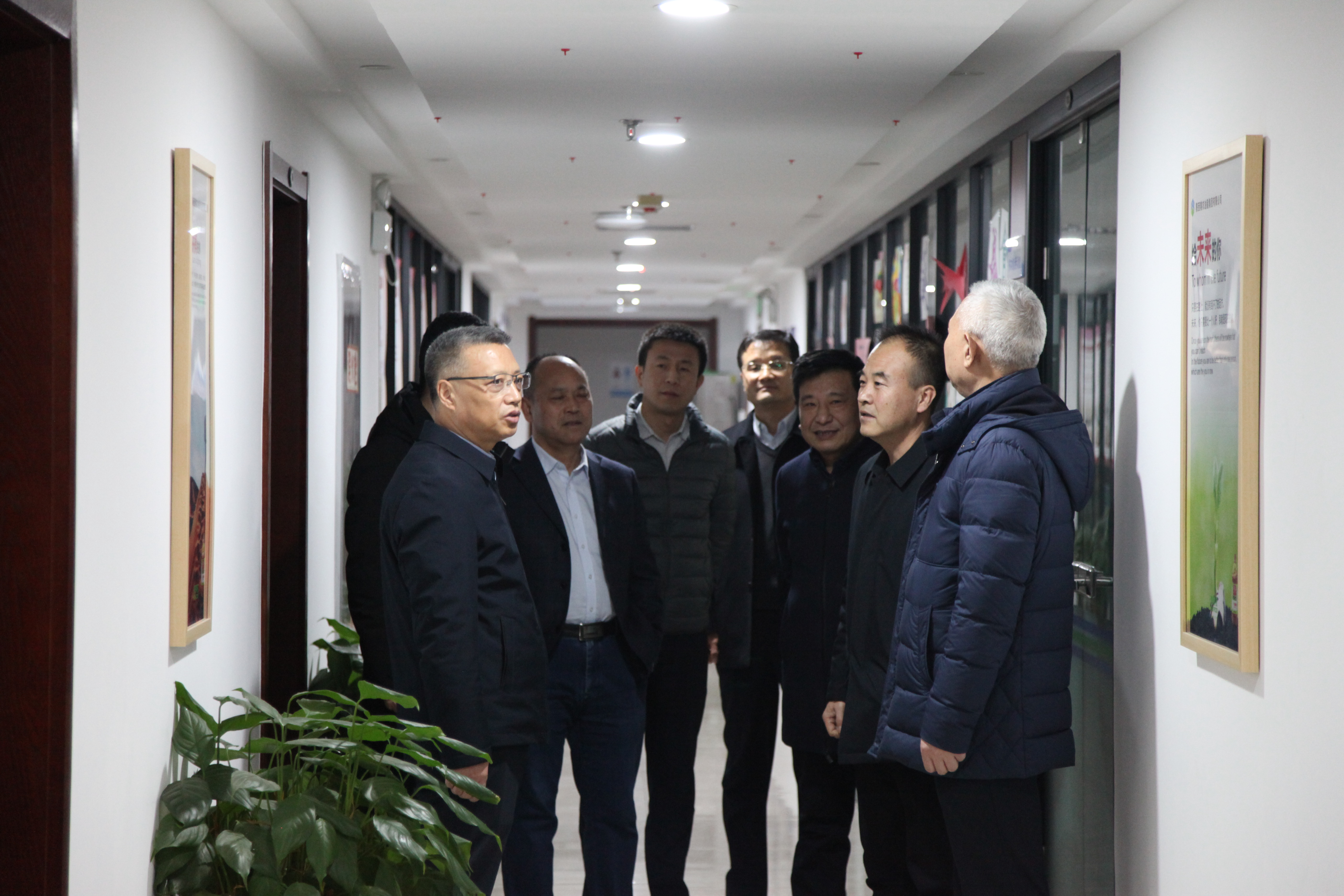 集團領導檢查駐大廈企業(yè)安全工作并看望慰問干部職工